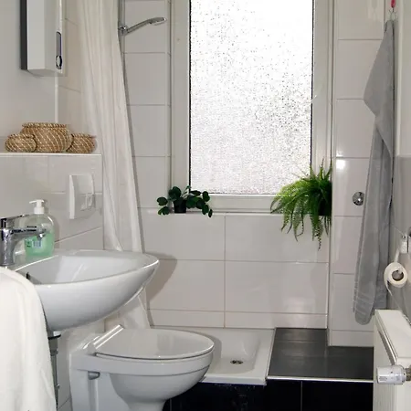 Vita Gmbh - 4 Personen In - Monteure Duisburg